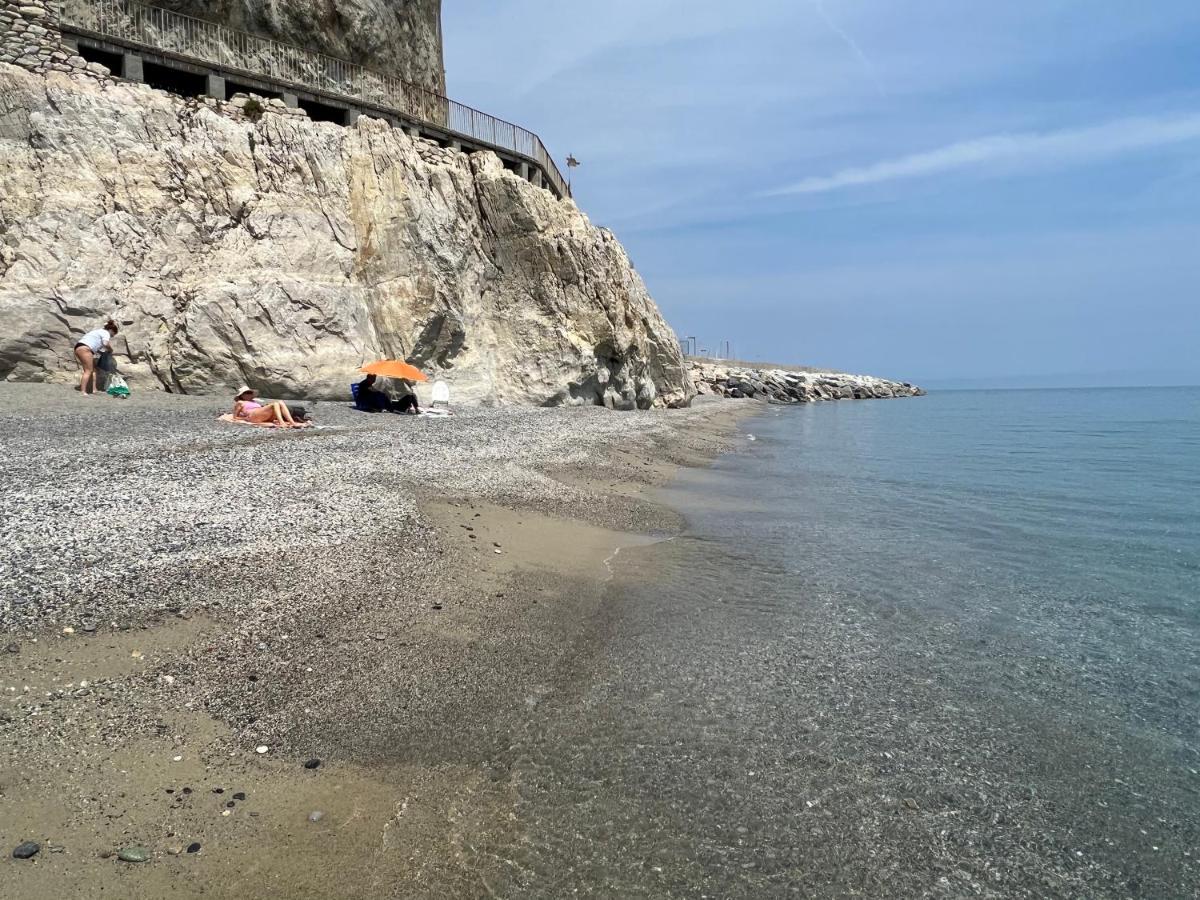 Al 37 Vista Mare E Colline Lägenhet Finale Ligure Exteriör bild